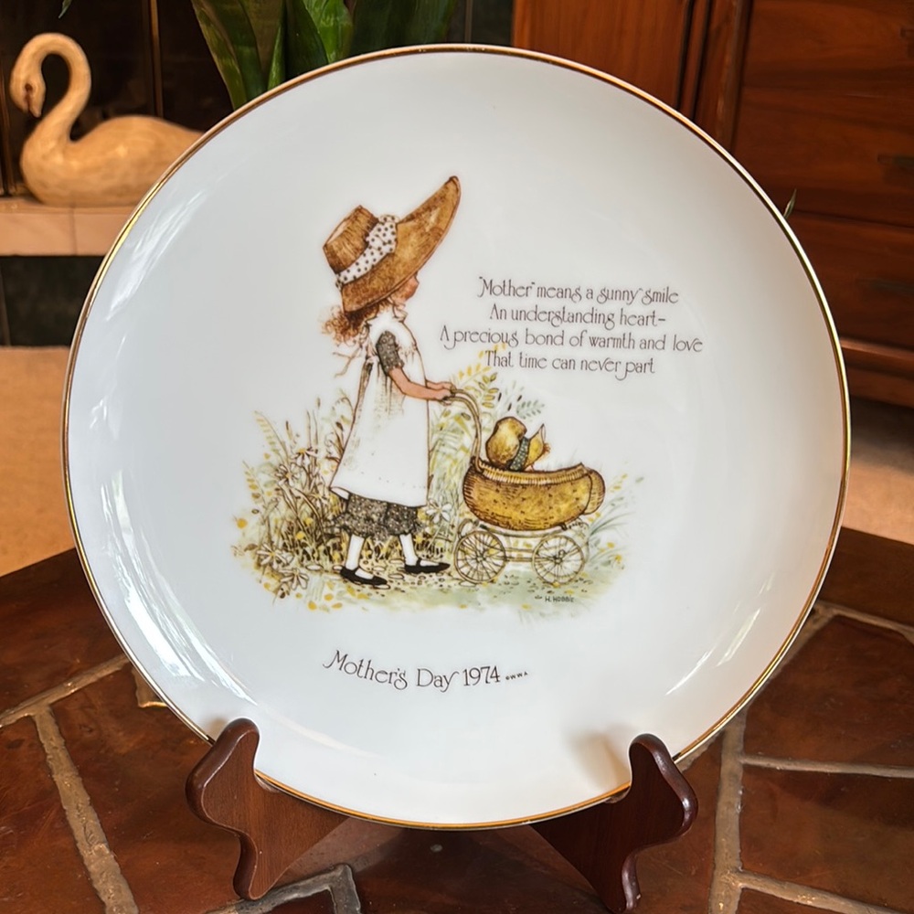 Holly Hobbie Mother’s Day Plate - Picture 1 of 8